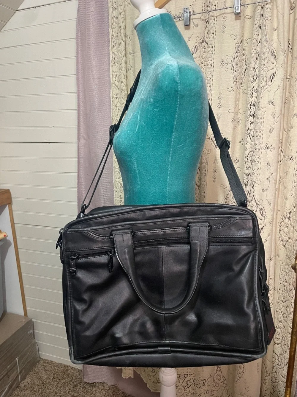 Tumi: vintage Alpha leather expandable briefcase